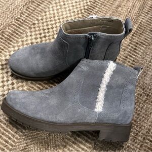 Vionic Aslynn Size 6 Wide Gray Suede Booties